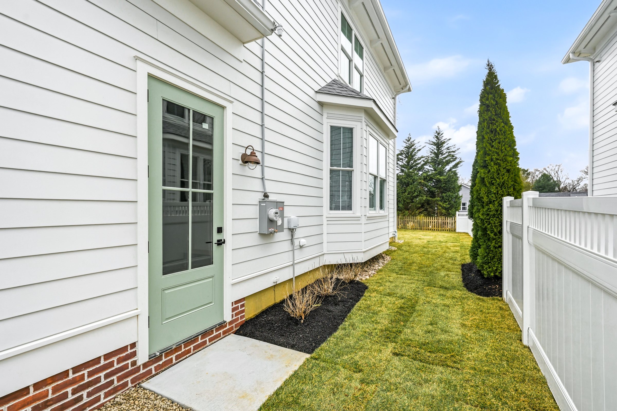 108 Side Yard Walkway